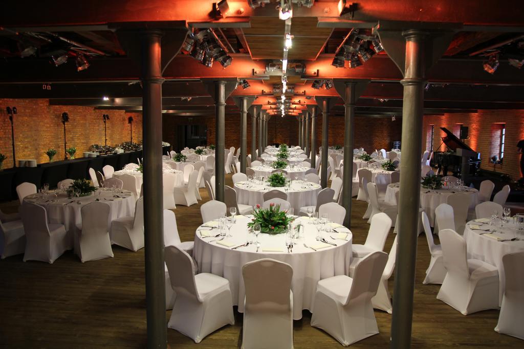 Hotel Blow Up Hall 5050 Posen Exterior foto