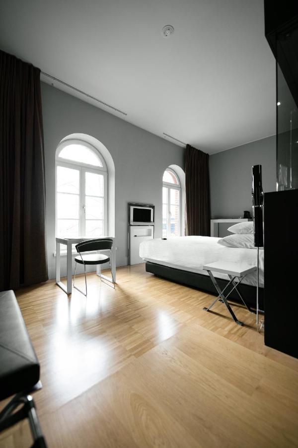 Hotel Blow Up Hall 5050 Posen Exterior foto